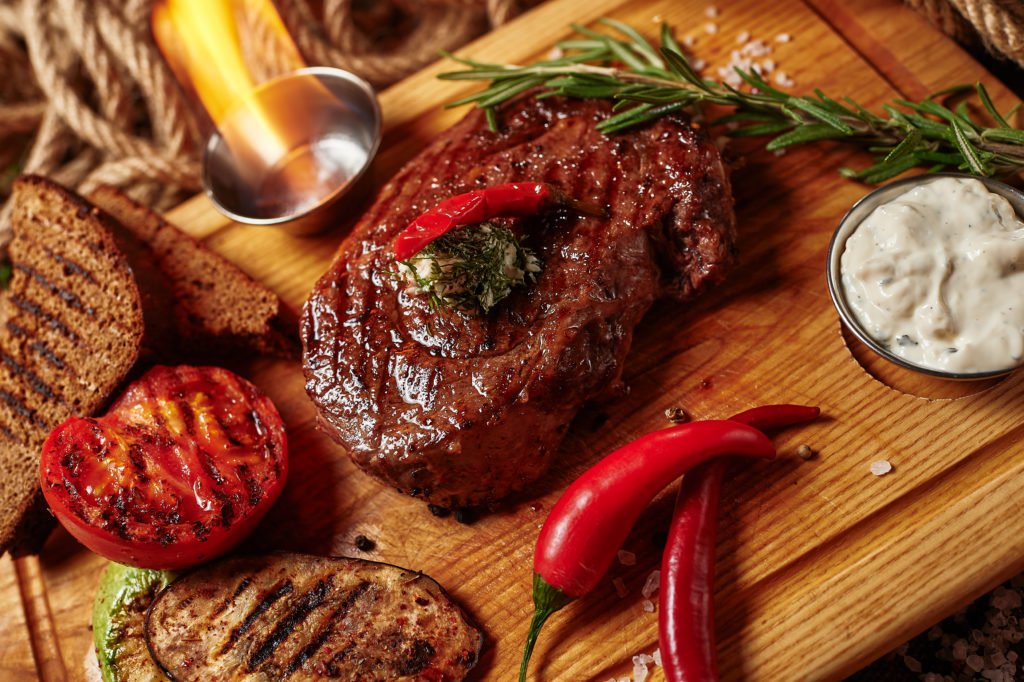 Стейк из свинины с соевым соусом фото